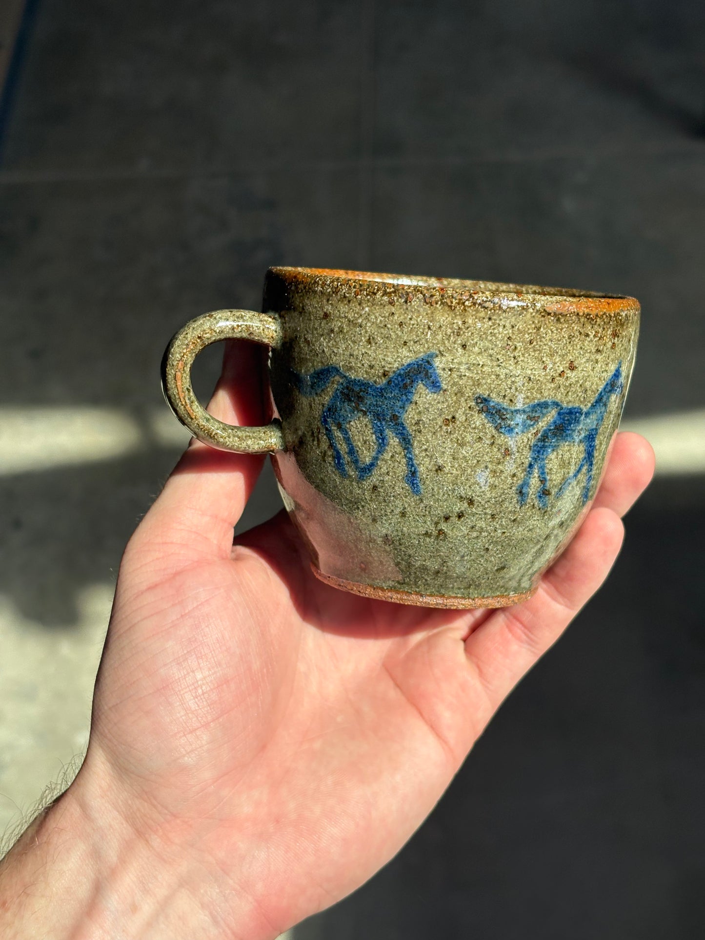 Running Horses cortado cup