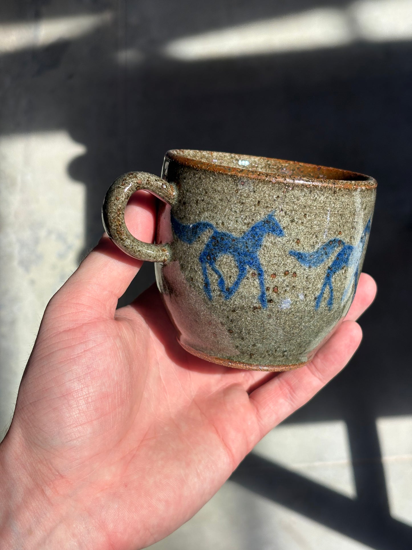 Running Horses cortado mug