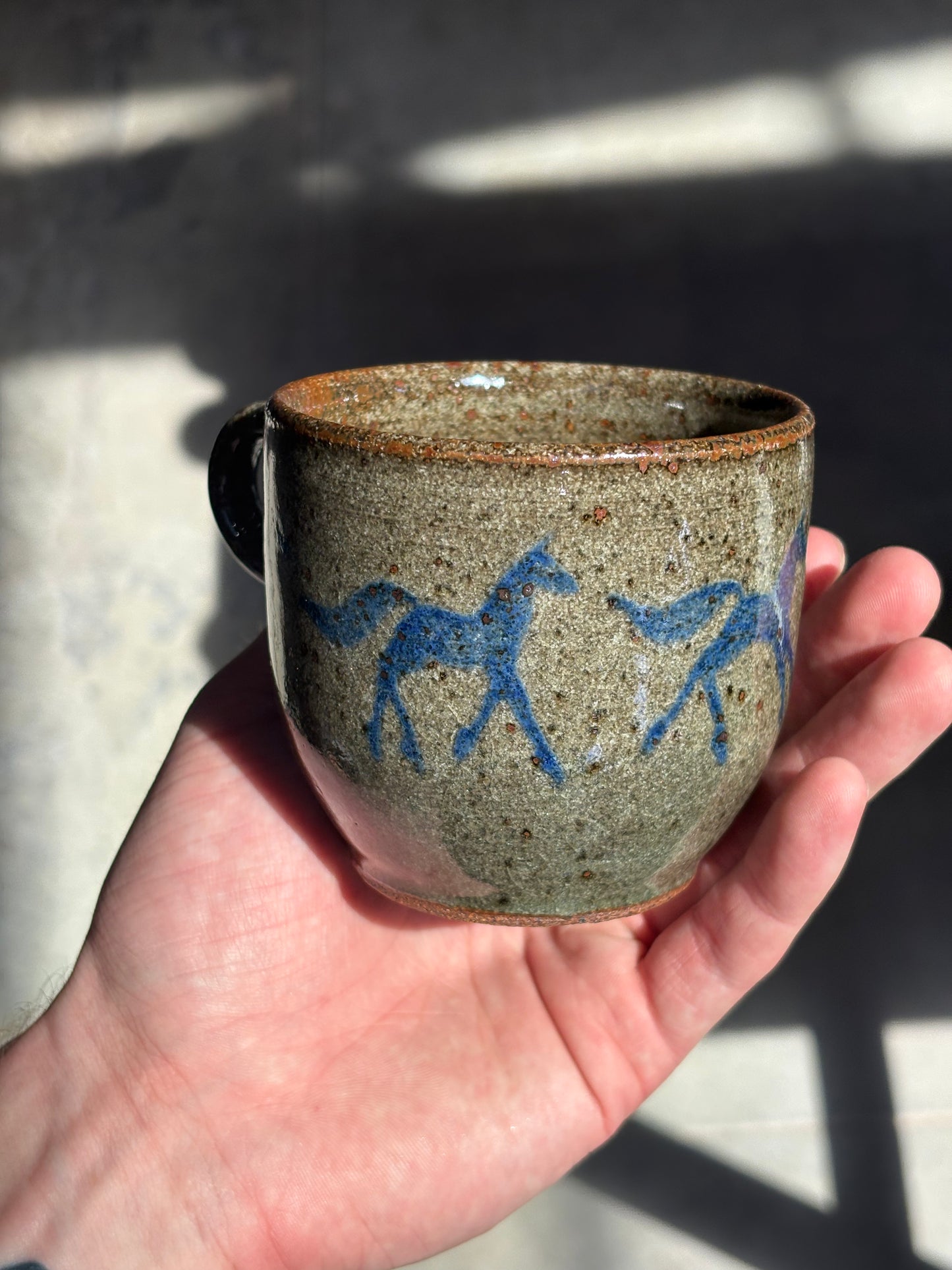 Running Horses cortado mug