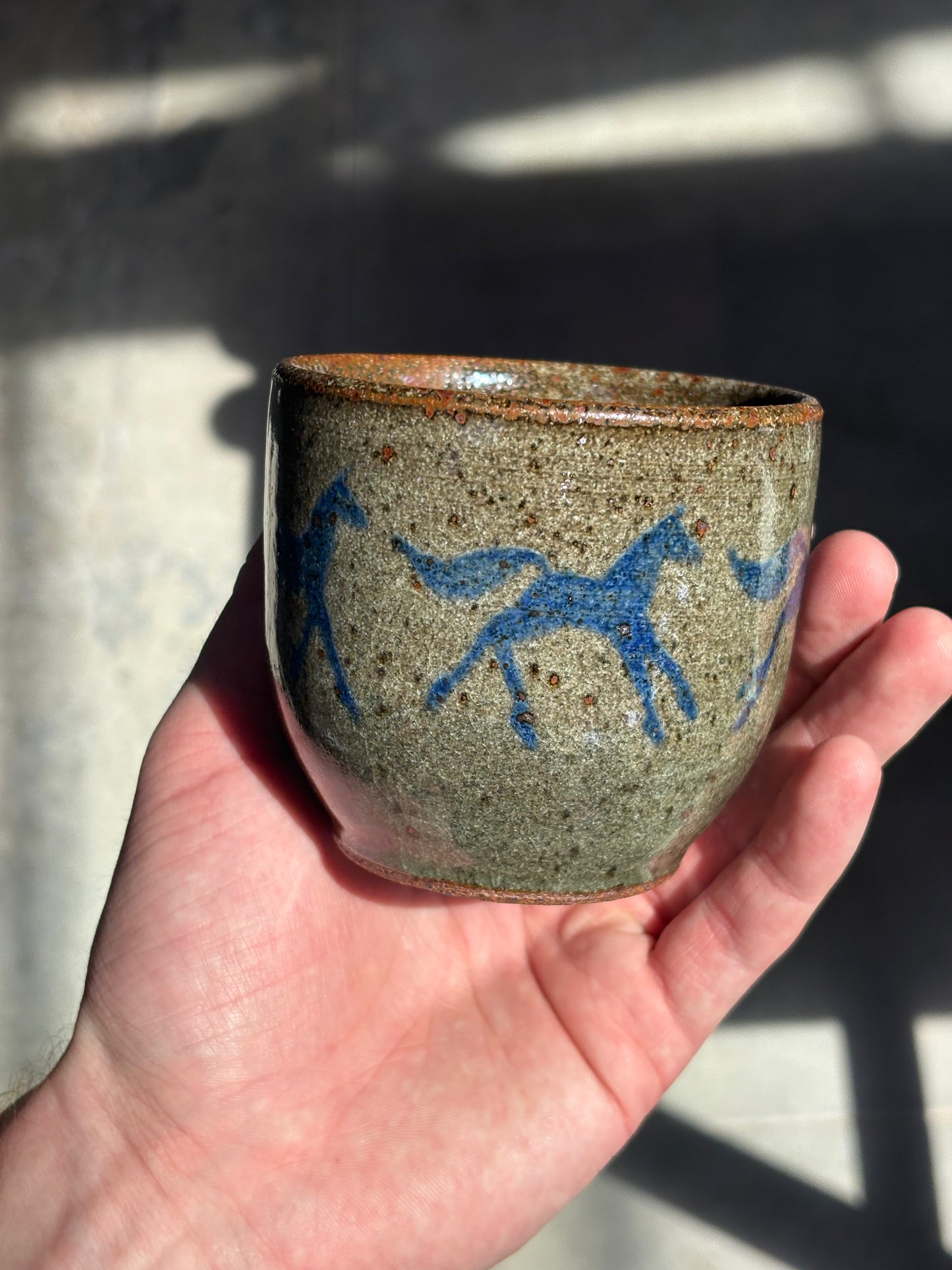 Running Horses cortado mug